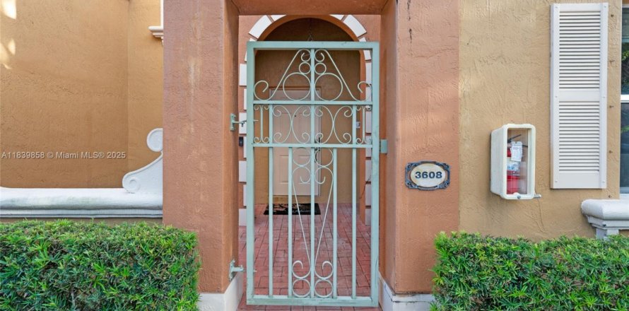 Adosado en Miami Lakes, Florida 3 dormitorios, 134.71 m2 № 1839231