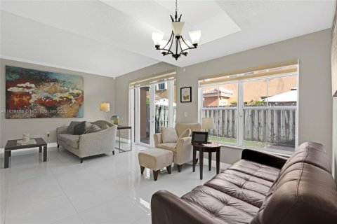 Adosado en venta en Miami Lakes, Florida, 3 dormitorios, 134.71 m2 № 1839231 - foto 8