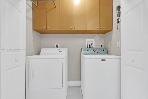 Adosado en venta en Miami Lakes, Florida, 3 dormitorios, 134.71 m2 № 1839231 - foto 10