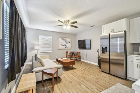 Casa en venta en Tampa, Florida, 4 dormitorios, 143.44 m2 № 1801718 - foto 18