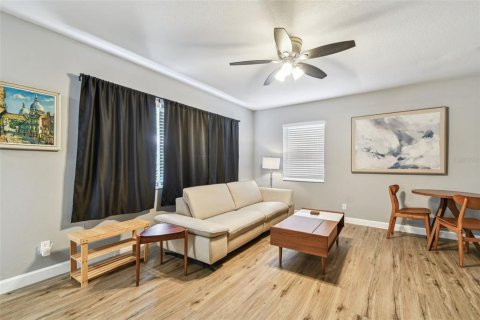 Casa en venta en Tampa, Florida, 4 dormitorios, 143.44 m2 № 1801718 - foto 17