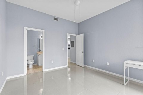 Condo in Tampa, Florida, 2 bedrooms  № 1526927 - photo 18
