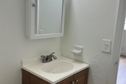 Condo in Pompano Beach, Florida, 2 bedrooms  № 1223162 - photo 1