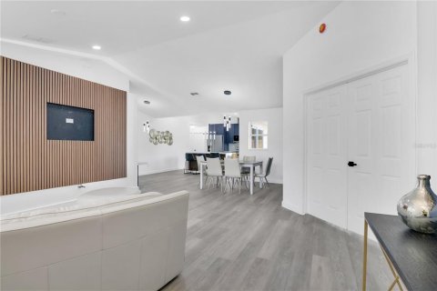 Casa en venta en Apopka, Florida, 4 dormitorios, 164.34 m2 № 2143906 - foto 10