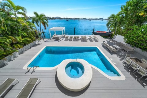 Villa ou maison à louer à Miami, Floride: 5 chambres, 311.59 m2 № 2433940 - photo 14