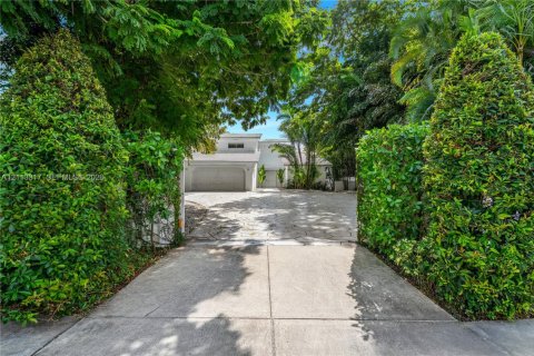 Villa ou maison à louer à Miami, Floride: 5 chambres, 311.59 m2 № 2433940 - photo 3