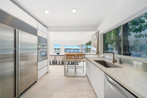 Villa ou maison à louer à Miami, Floride: 5 chambres, 311.59 m2 № 2433940 - photo 8