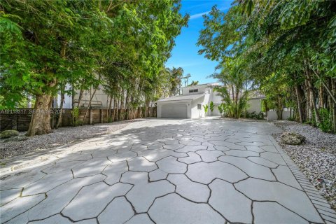 Villa ou maison à louer à Miami, Floride: 5 chambres, 311.59 m2 № 2433940 - photo 4
