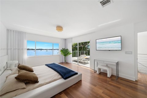 Villa ou maison à louer à Miami, Floride: 5 chambres, 311.59 m2 № 2433940 - photo 11