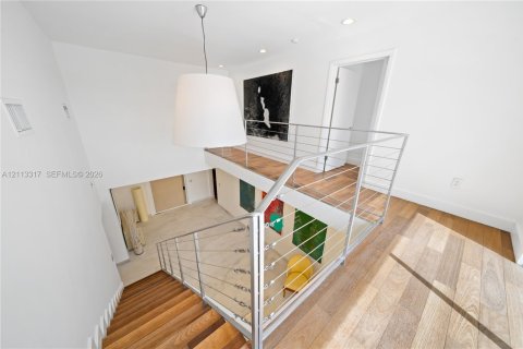 Villa ou maison à louer à Miami, Floride: 5 chambres, 311.59 m2 № 2433940 - photo 9
