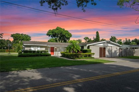 House in Maitland, Florida 3 bedrooms, 181.16 sq.m. № 1819081 - photo 1