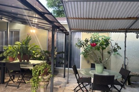 Купить виллу или дом в Майами, Флорида 3 спальни, 142.23м2, № 2037936 - фото 6