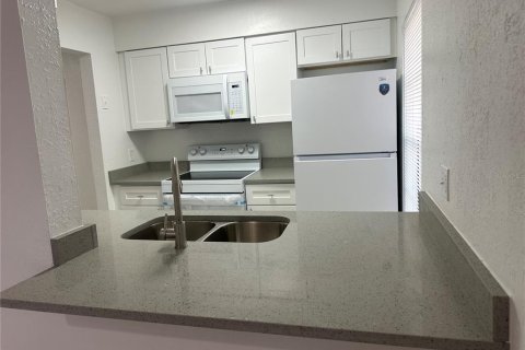 Apartment in Tampa, Florida 2 bedrooms, 89.19 sq.m. № 2150927 - photo 4