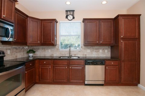 Снять в аренду таунхаус в Купер-Сити, Флорида 2 спальни, 116.5м2, № 2025975 - фото 19