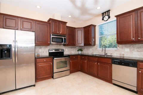 Снять в аренду таунхаус в Купер-Сити, Флорида 2 спальни, 116.5м2, № 2025975 - фото 20