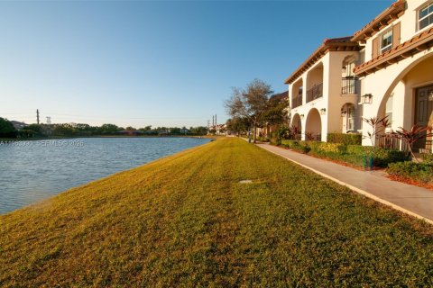 Снять в аренду таунхаус в Купер-Сити, Флорида 2 спальни, 116.5м2, № 2025975 - фото 11