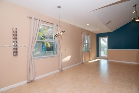 Снять в аренду таунхаус в Купер-Сити, Флорида 2 спальни, 116.5м2, № 2025975 - фото 24