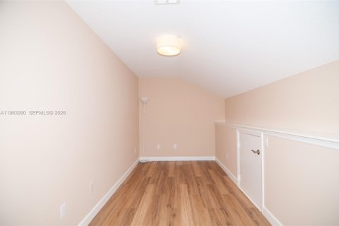 Снять в аренду таунхаус в Купер-Сити, Флорида 2 спальни, 116.5м2, № 2025975 - фото 26