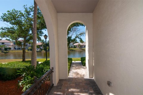 Снять в аренду таунхаус в Купер-Сити, Флорида 2 спальни, 116.5м2, № 2025975 - фото 7