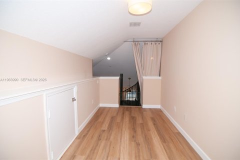 Снять в аренду таунхаус в Купер-Сити, Флорида 2 спальни, 116.5м2, № 2025975 - фото 27