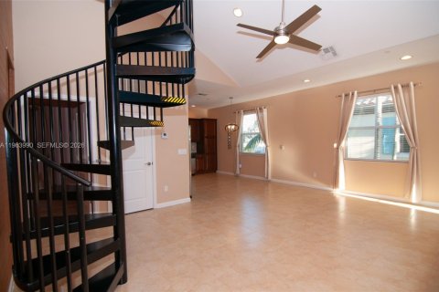 Снять в аренду таунхаус в Купер-Сити, Флорида 2 спальни, 116.5м2, № 2025975 - фото 16