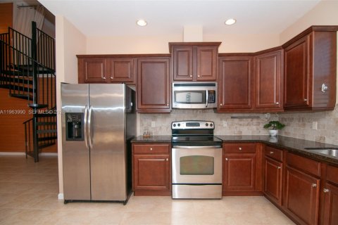 Снять в аренду таунхаус в Купер-Сити, Флорида 2 спальни, 116.5м2, № 2025975 - фото 21