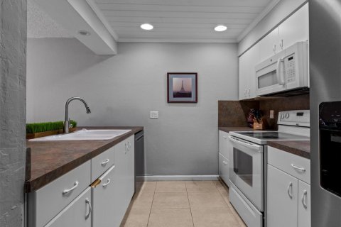 Condo in Wilton Manors, Florida, 2 bedrooms № 2083072 - photo 14