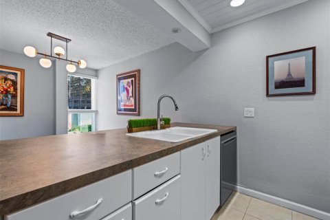 Condo in Wilton Manors, Florida, 2 bedrooms № 2083072 - photo 12