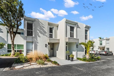 Condo in Wilton Manors, Florida, 2 bedrooms № 2083072 - photo 2