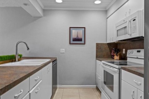 Condo in Wilton Manors, Florida, 2 bedrooms № 2083072 - photo 15