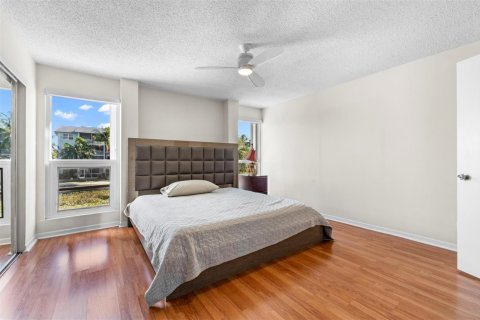 Condo in Wilton Manors, Florida, 2 bedrooms № 2083072 - photo 19