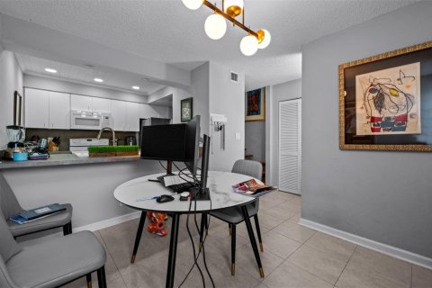 Condo in Wilton Manors, Florida, 2 bedrooms № 2083072 - photo 8