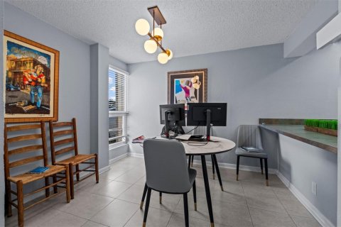 Condo in Wilton Manors, Florida, 2 bedrooms № 2083072 - photo 10