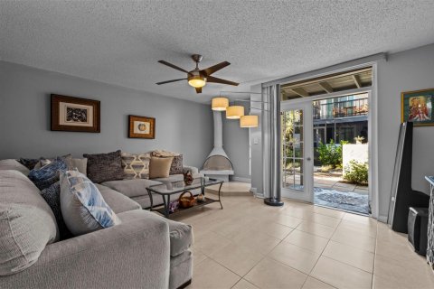 Condo in Wilton Manors, Florida, 2 bedrooms № 2083072 - photo 4