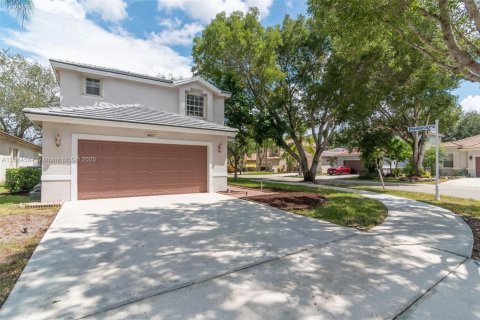 House in Coconut Creek, Florida 3 bedrooms, 168.71 sq.m. № 1892675 - photo 20