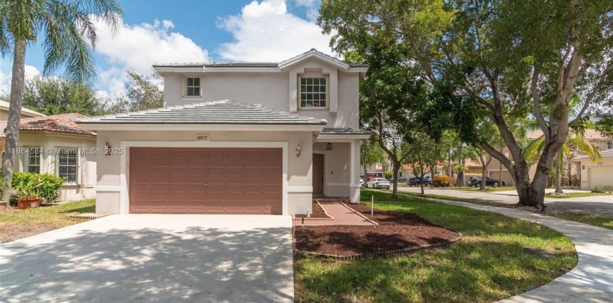 House in Coconut Creek, Florida 3 bedrooms, 168.71 sq.m. № 1892675