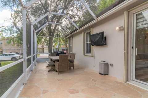 House in Coconut Creek, Florida 3 bedrooms, 168.71 sq.m. № 1892675 - photo 18