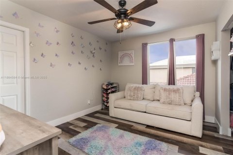 House in Coconut Creek, Florida 3 bedrooms, 168.71 sq.m. № 1892675 - photo 12