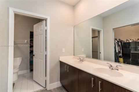 House in Coconut Creek, Florida 3 bedrooms, 168.71 sq.m. № 1892675 - photo 8