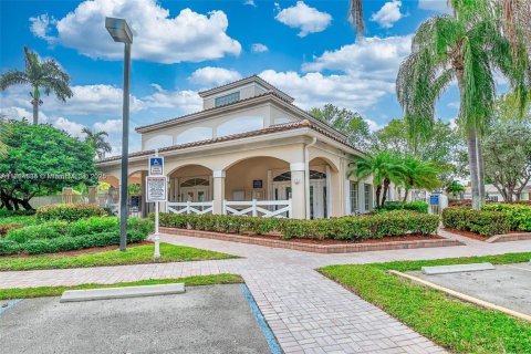 House in Coconut Creek, Florida 3 bedrooms, 168.71 sq.m. № 1892675 - photo 24