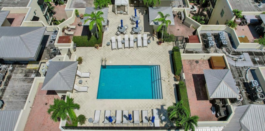 Condominio en Delray Beach, Florida, 3 dormitorios № 708186
