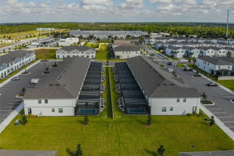 Townhouse in Kissimmee, Florida 5 bedrooms, 210.24 sq.m. № 1143356 - photo 5