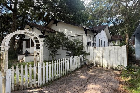 House in Orlando, Florida 4 bedrooms, 181.72 sq.m. № 2420491