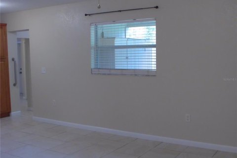 Villa ou maison à louer à DeLand, Floride: 1 chambre, 90.12 m2 № 2384033 - photo 6