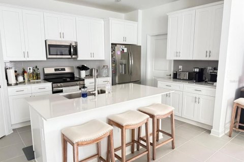 House in Kissimmee, Florida 4 bedrooms, 235.88 sq.m. № 2121585 - photo 6