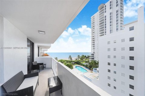 Condo in Miami Beach, Florida, 2 bedrooms  № 2060984 - photo 22