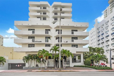 Condo in Miami Beach, Florida, 2 bedrooms  № 2060984 - photo 3