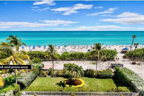 Condo in Miami Beach, Florida, 2 bedrooms  № 2060984 - photo 2
