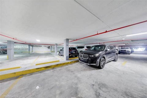 Condo in Miami Beach, Florida, 2 bedrooms  № 2060984 - photo 20