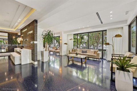 Condo in Miami Beach, Florida, 2 bedrooms  № 2060984 - photo 13